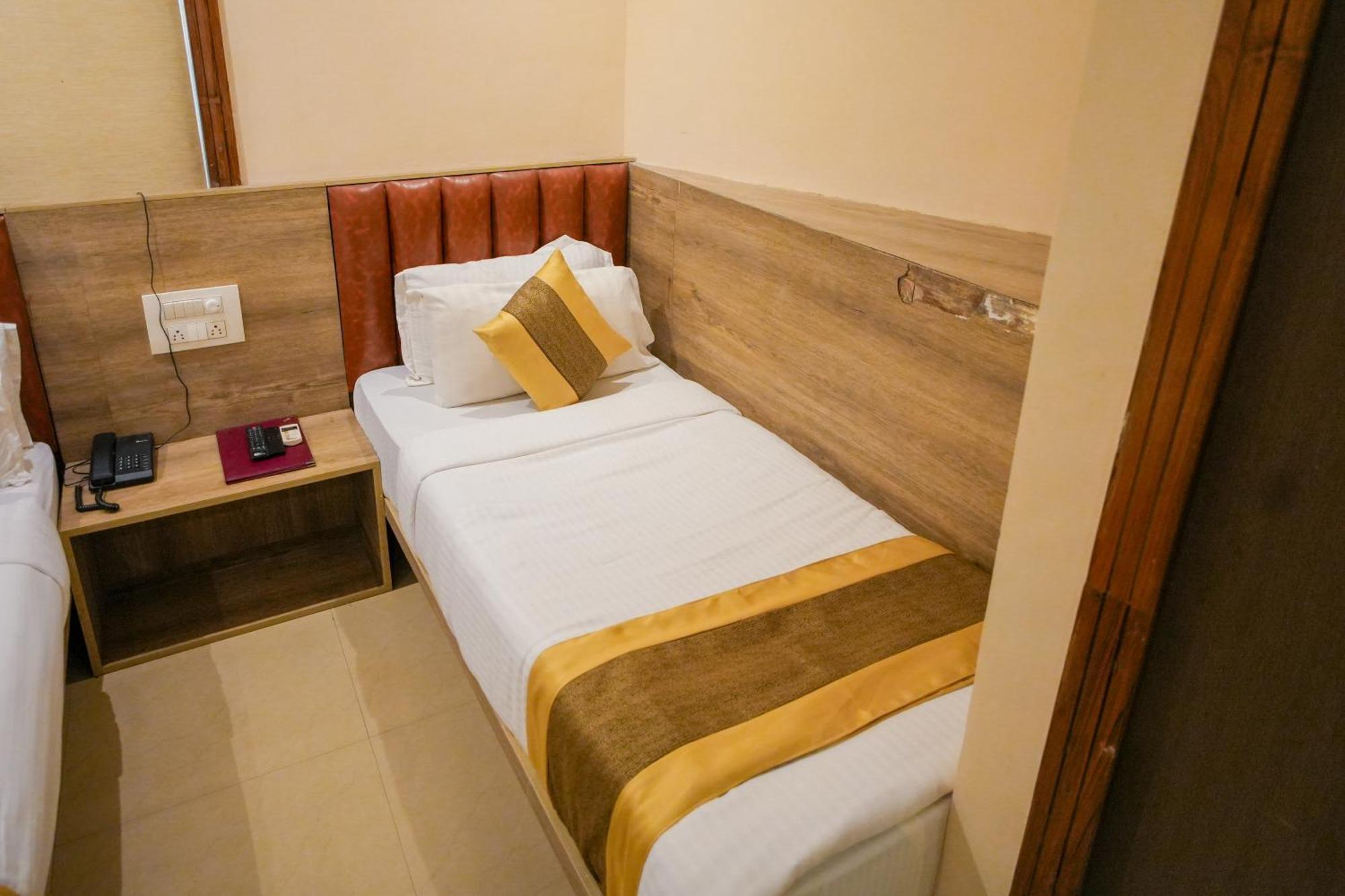 Hotel Skylink Hospitality Mahalaxmi Mumbai Exterior foto