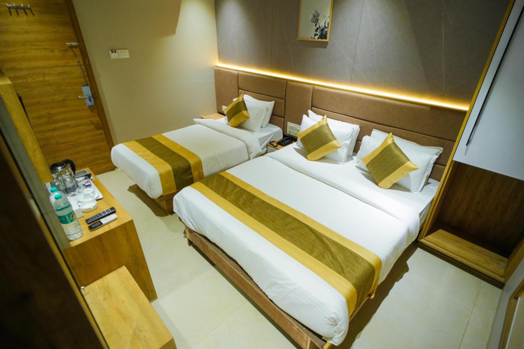 Hotel Skylink Hospitality Mahalaxmi Mumbai Exterior foto