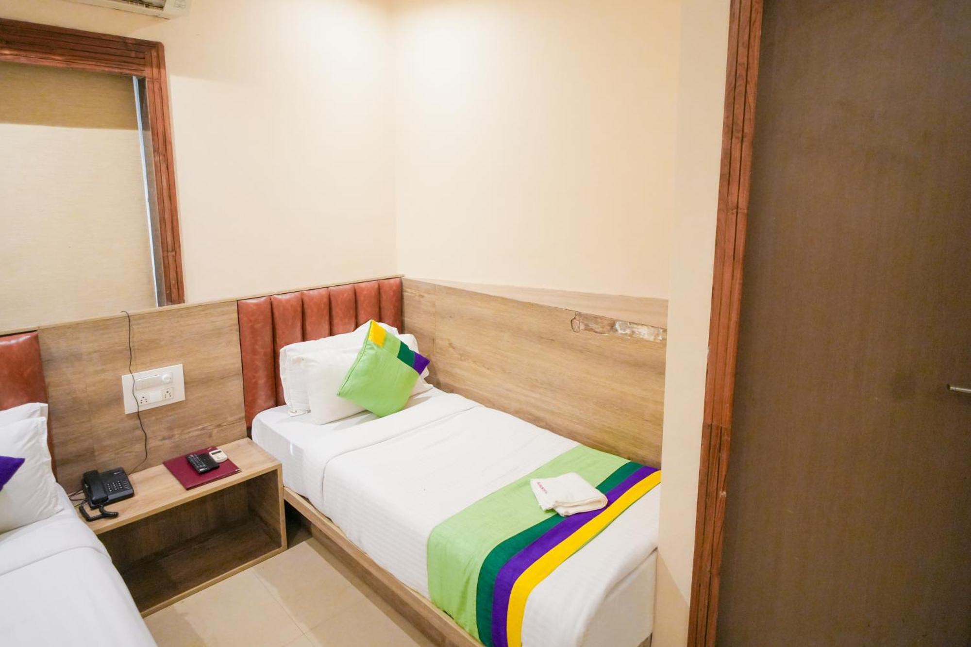 Hotel Skylink Hospitality Mahalaxmi Mumbai Exterior foto