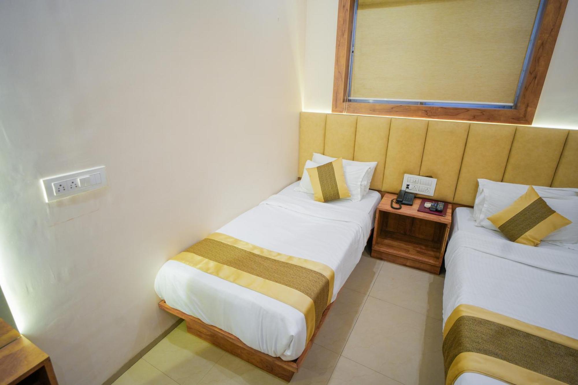 Hotel Skylink Hospitality Mahalaxmi Mumbai Exterior foto