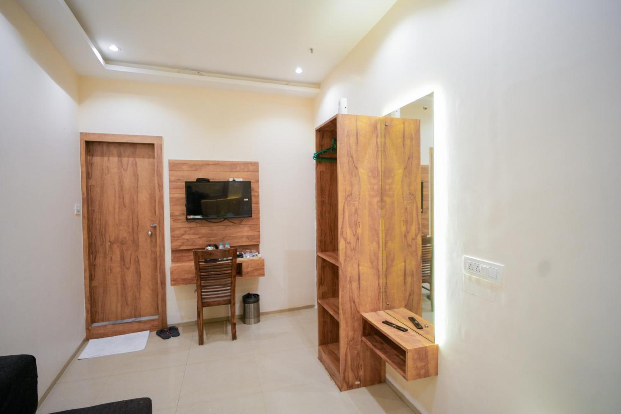 Hotel Skylink Hospitality Mahalaxmi Mumbai Exterior foto