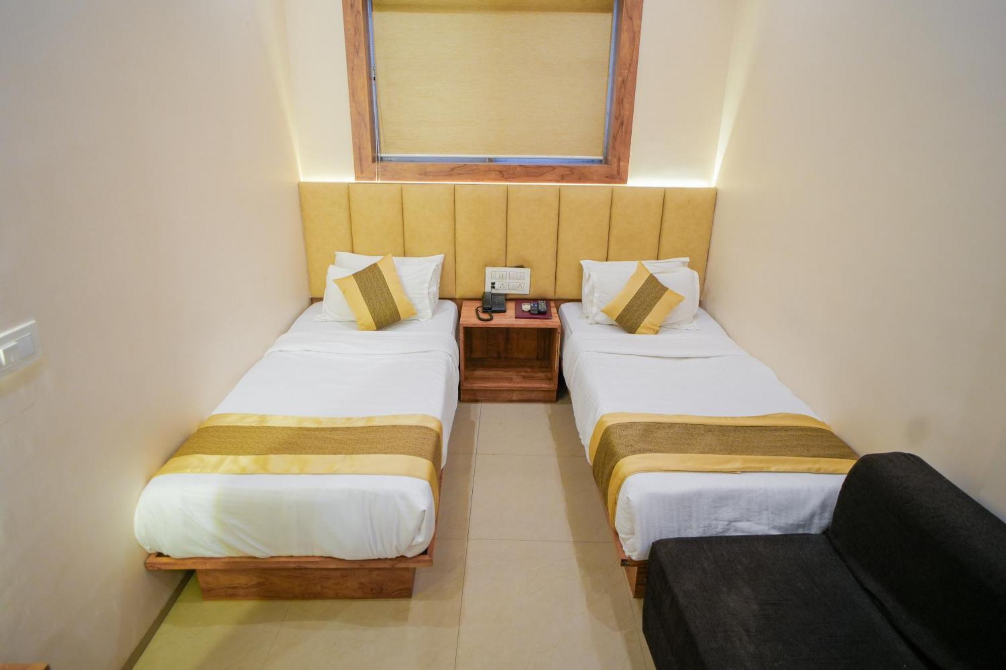 Hotel Skylink Hospitality Mahalaxmi Mumbai Exterior foto