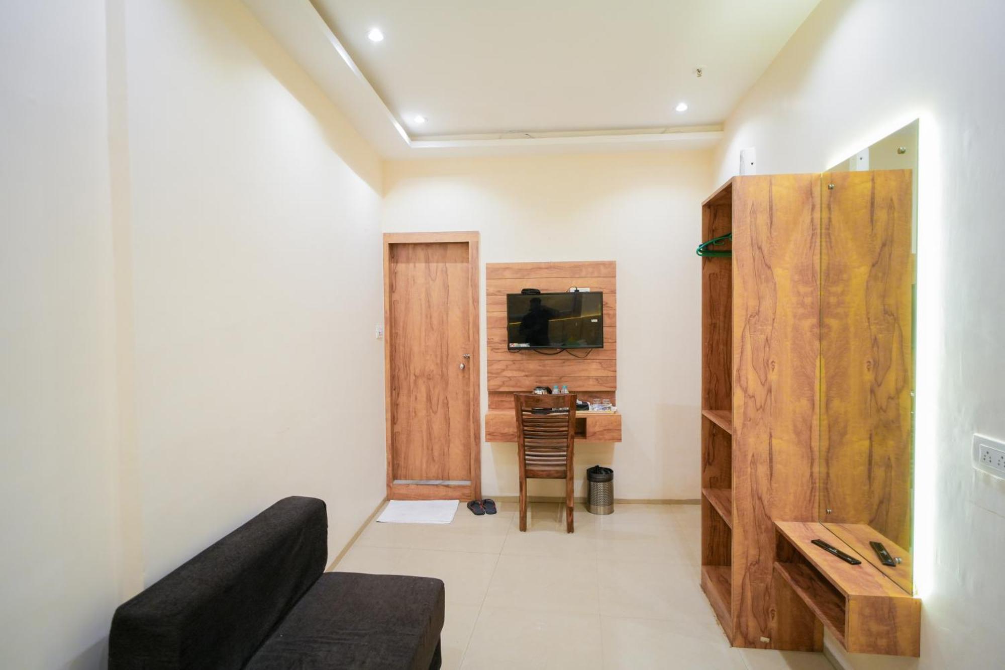 Hotel Skylink Hospitality Mahalaxmi Mumbai Exterior foto
