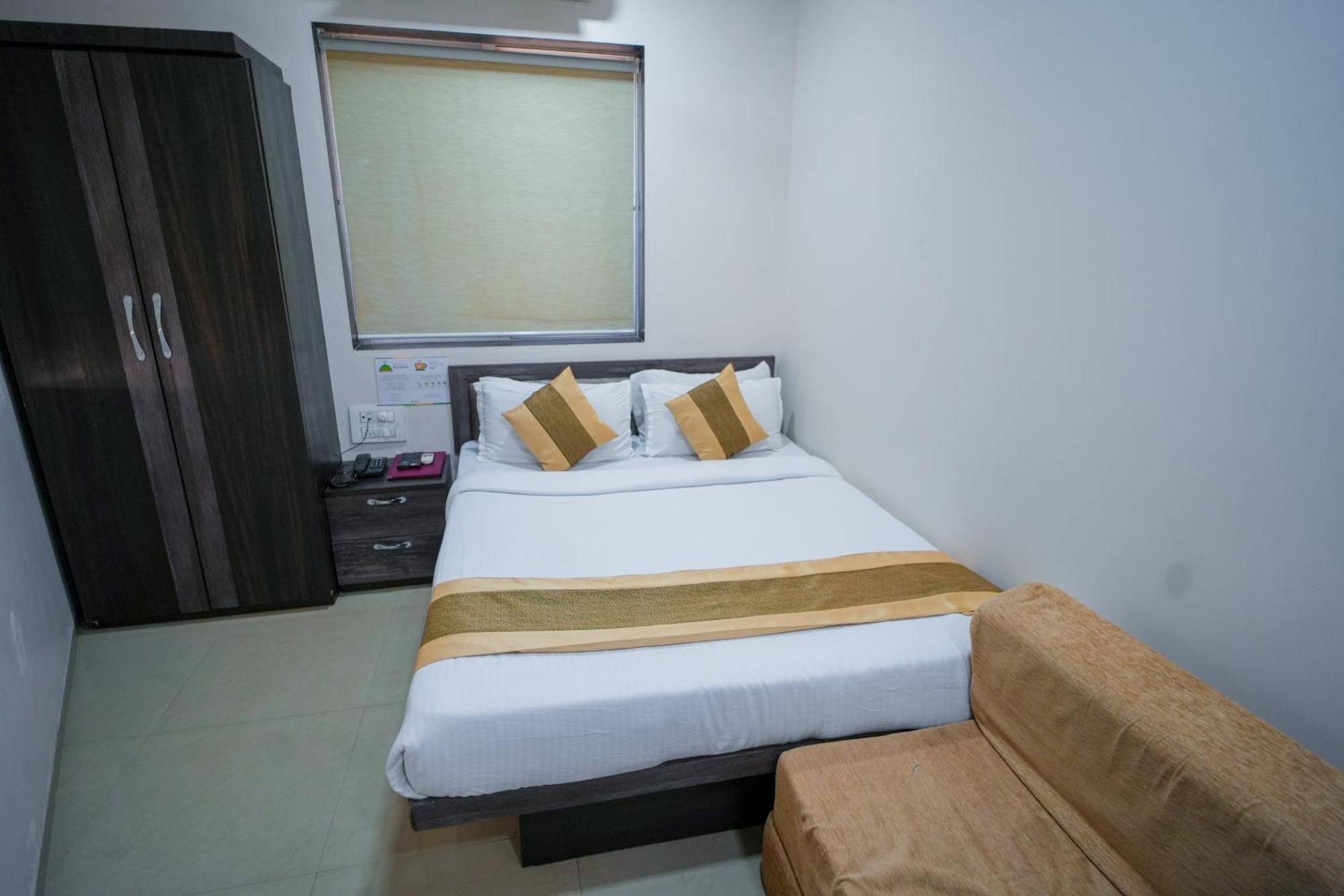 Hotel Skylink Hospitality Mahalaxmi Mumbai Exterior foto