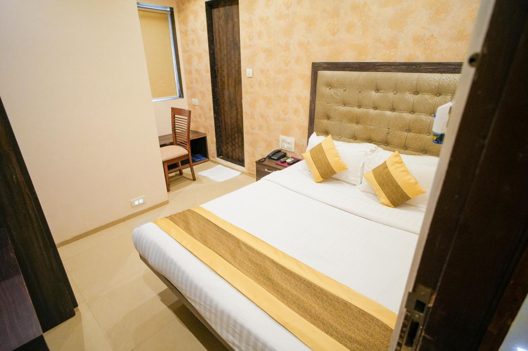 Hotel Skylink Hospitality Mahalaxmi Mumbai Exterior foto