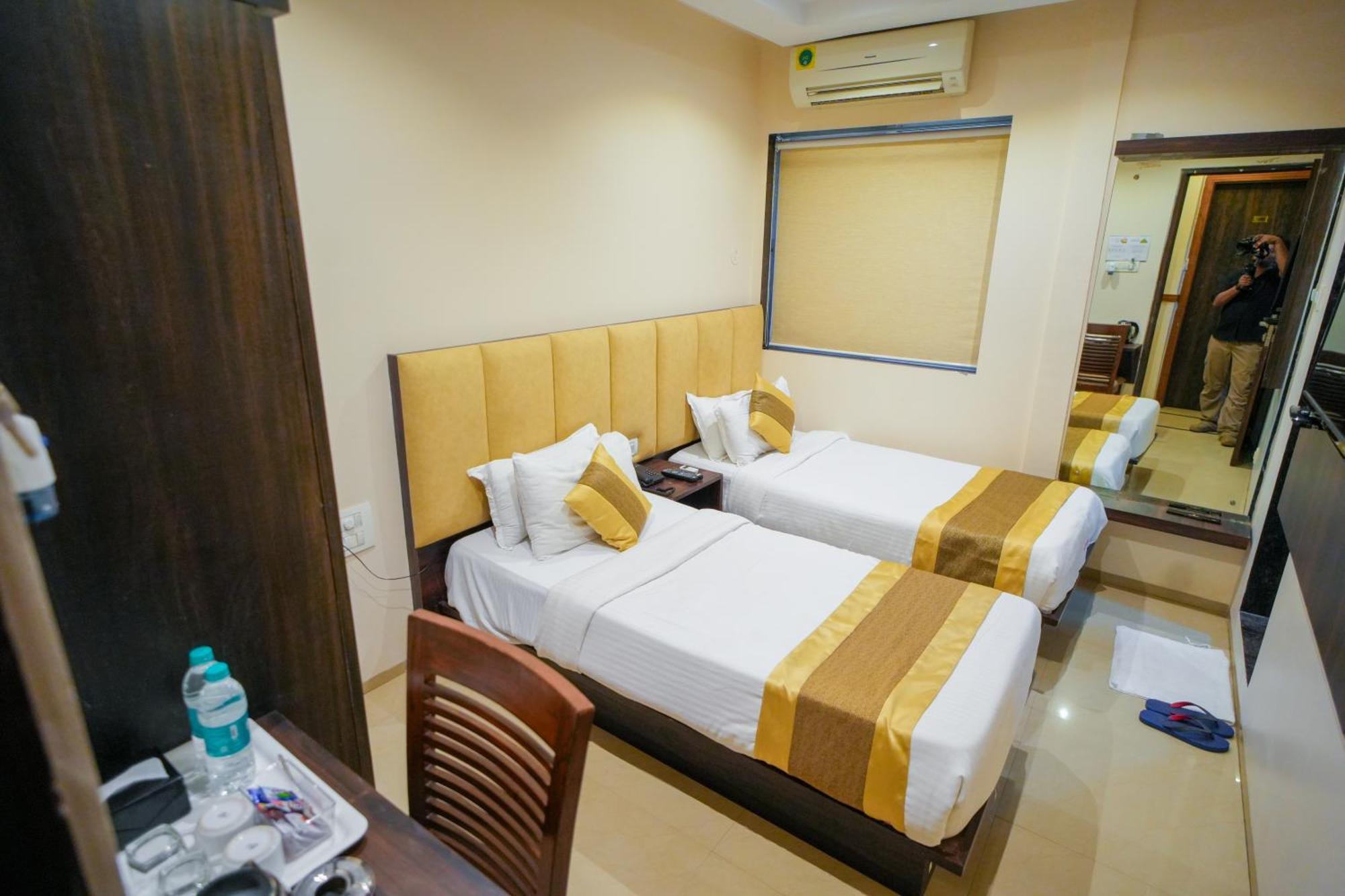 Hotel Skylink Hospitality Mahalaxmi Mumbai Exterior foto
