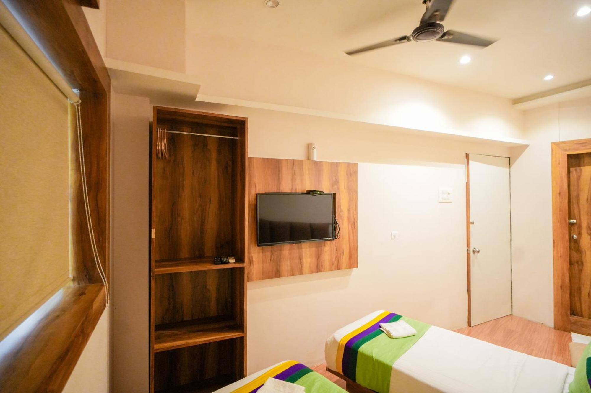 Hotel Skylink Hospitality Mahalaxmi Mumbai Exterior foto