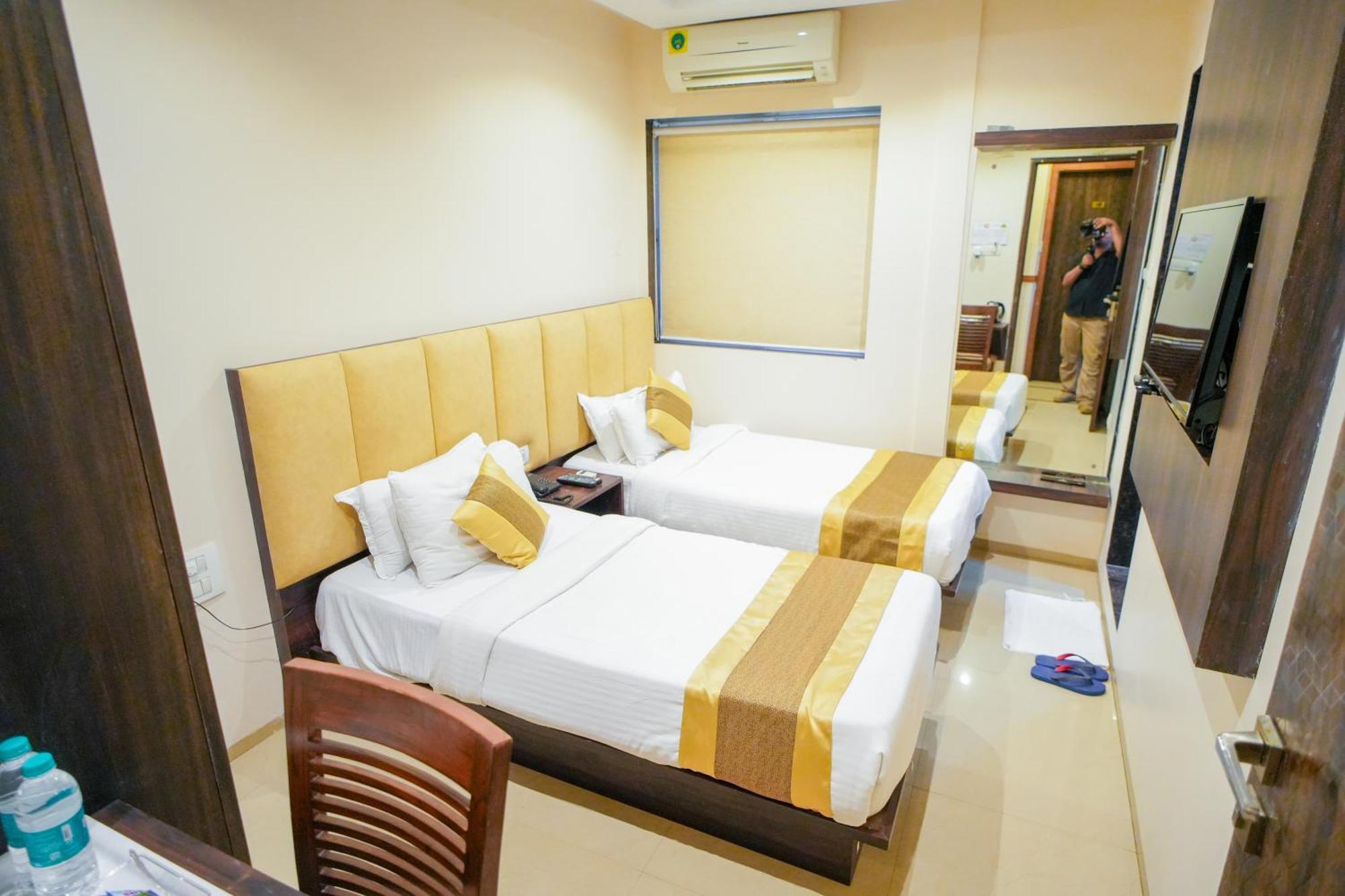 Hotel Skylink Hospitality Mahalaxmi Mumbai Exterior foto