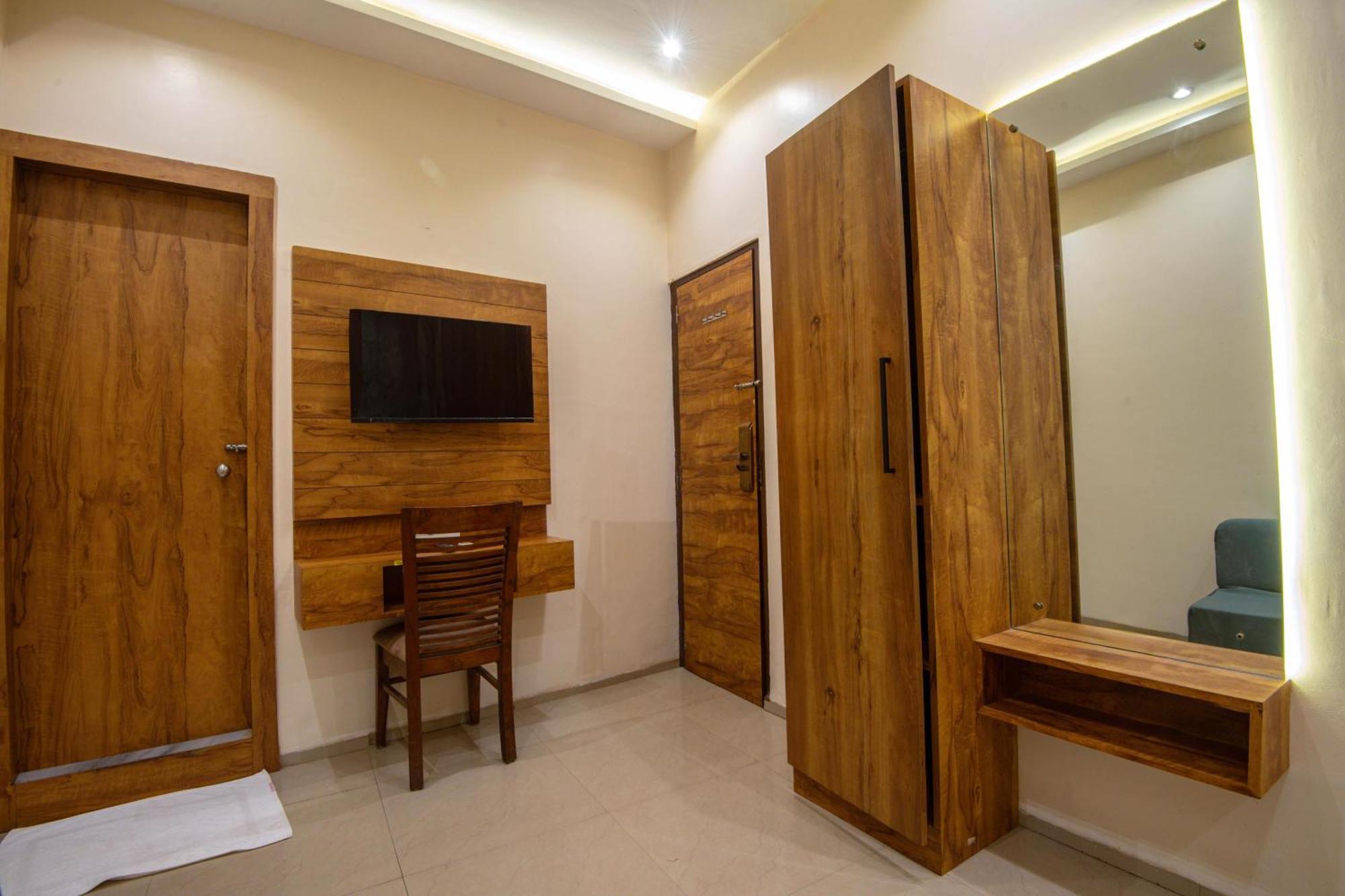 Hotel Skylink Hospitality Mahalaxmi Mumbai Exterior foto