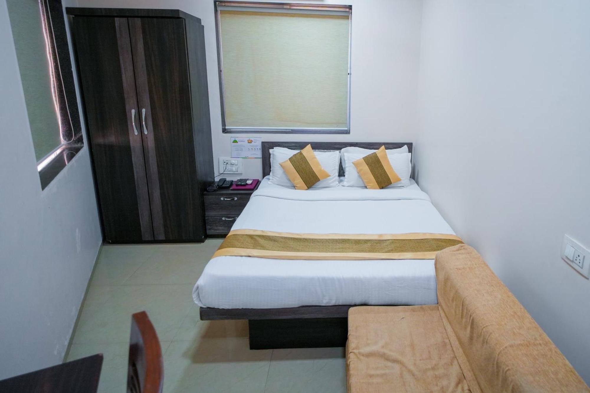 Hotel Skylink Hospitality Mahalaxmi Mumbai Exterior foto