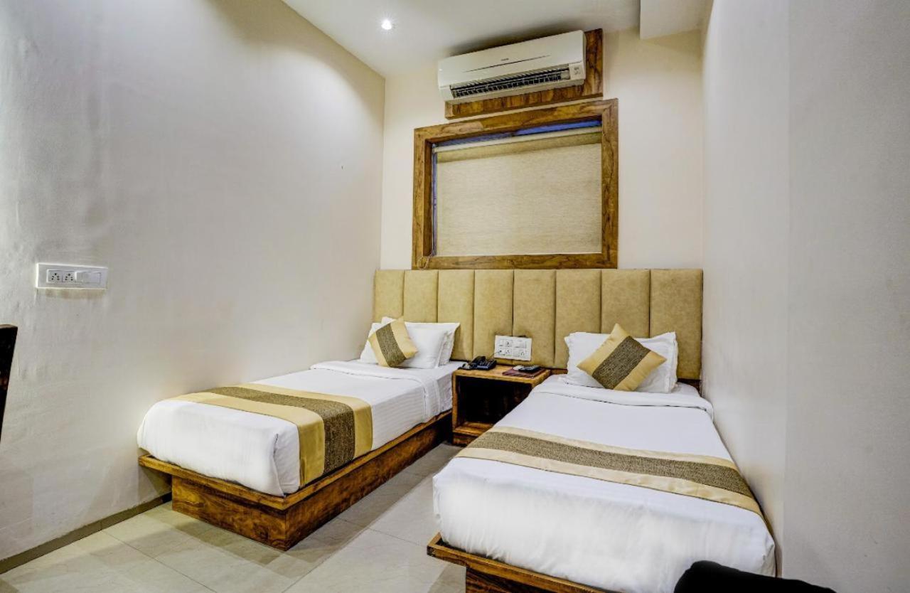 Hotel Skylink Hospitality Mahalaxmi Mumbai Exterior foto