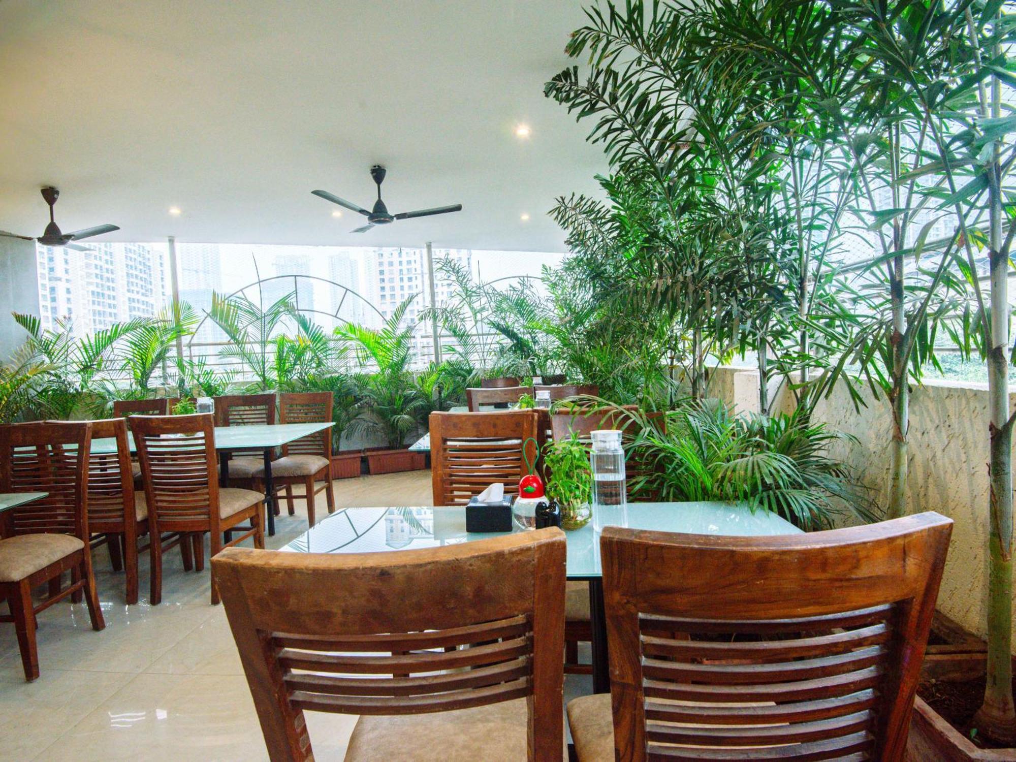 Hotel Skylink Hospitality Mahalaxmi Mumbai Exterior foto